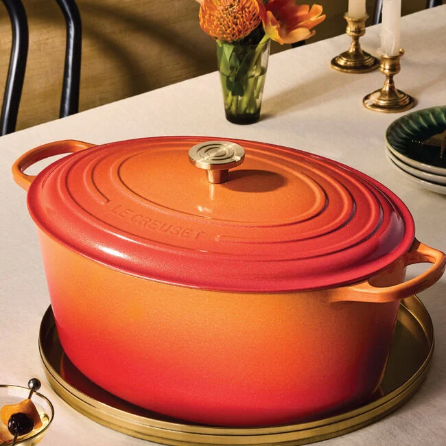Signature Oval Dutch Oven with Crucible Knob 1 Signature Oval Dutch Oven with Crucible Knob